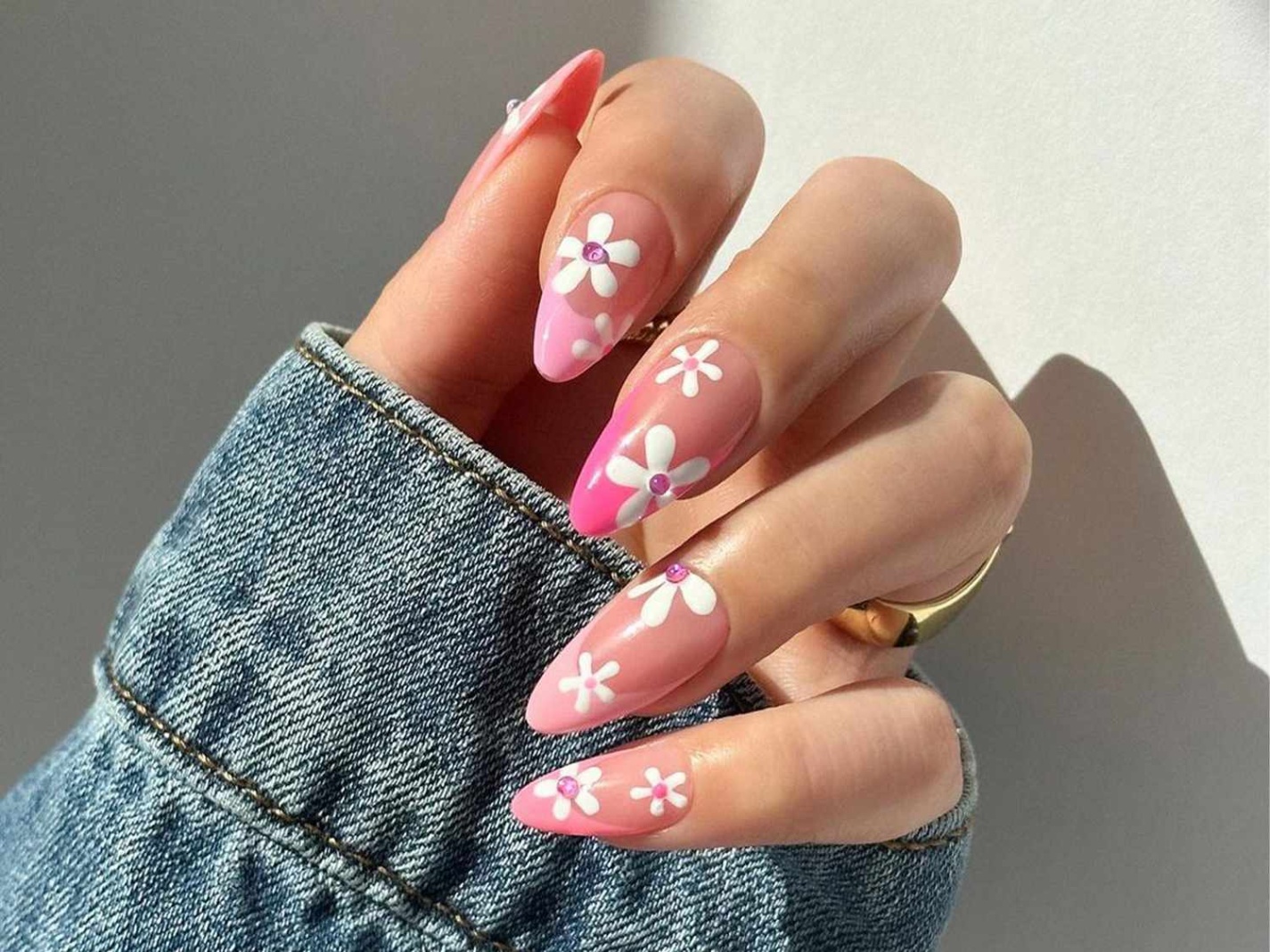 Gorgeous Light Pink Nails: Stylish Designs For A Chic Look!