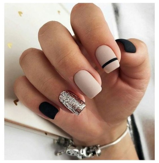 10 Creative Gel Nail Designs For Short Nails: Get Inspired!